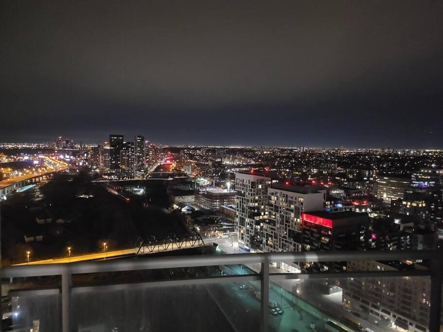 Luxury Downtown Lakeview & City View Condo 多伦多 外观 照片
