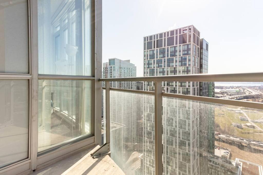 Luxury Downtown Lakeview & City View Condo 多伦多 外观 照片