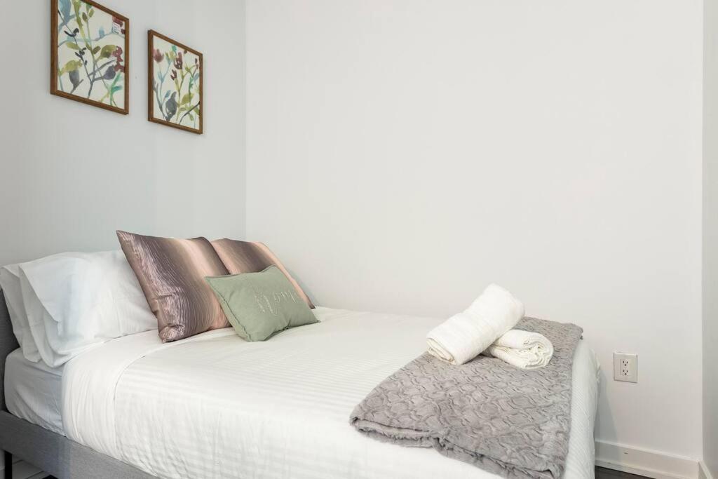 Luxury Downtown Lakeview & City View Condo 多伦多 外观 照片